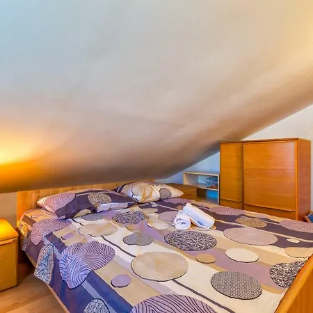 Konukevi Apatments Angelika, 3*